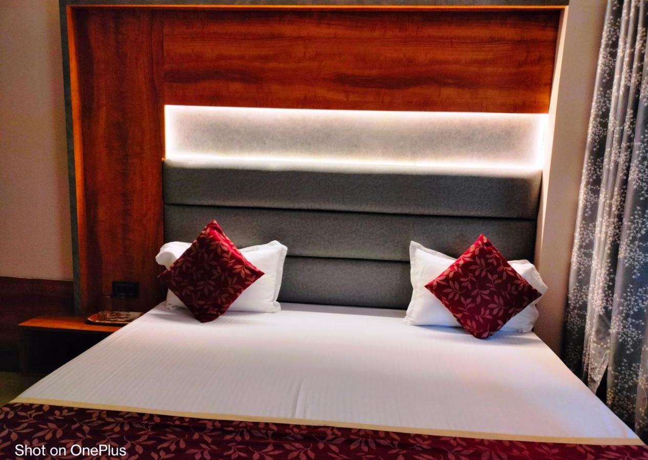 Hotel City Park Гувахати Экстерьер фото